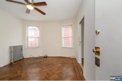 1053 Hunterdon Street, Newark, NJ 07112 - Photo 15