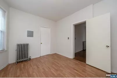 1053 Hunterdon Street, Newark, NJ 07112 - Photo 23