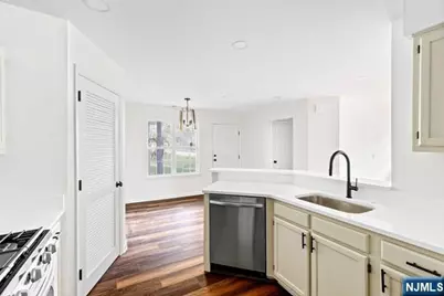 6001 Tudor, Pequannock Township, NJ 07444 - Photo 9