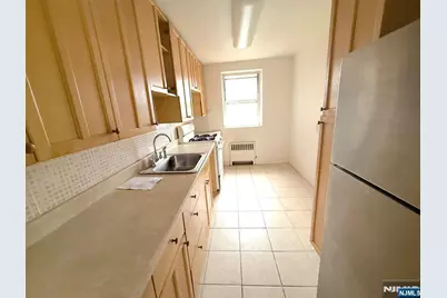 2345 Linwood Avenue 4B #4B, Fort Lee, NJ 07024 - Photo 11