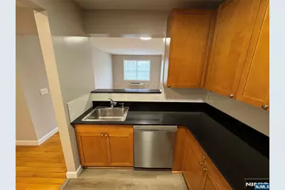 333 Willow Street 202 #202, Teaneck Township, NJ 07666 - Photo 5