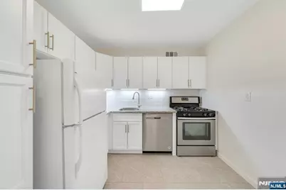 2100 Linwood Avenue 22P #22P, Fort Lee, NJ 07024 - Photo 11