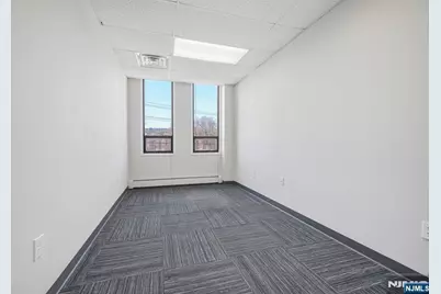 1 Lethbridge Plaza 33 #33, Mahwah, NJ 07430 - Photo 9