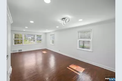 32 E Harrison Place, Livingston, NJ 07039 - Photo 7