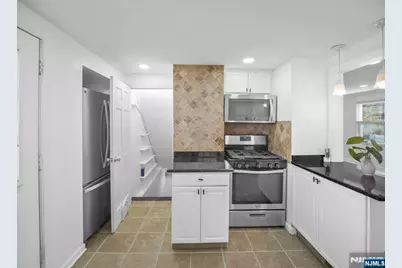 32 E Harrison Place, Livingston, NJ 07039 - Photo 9