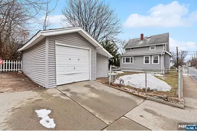 4 Banta Place, Bergenfield, NJ 07621 - Photo 31