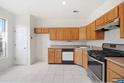 1194 Chedworth Circle, Mahwah, NJ 07430 - Photo 5