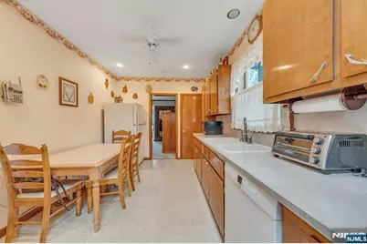 179 Page Avenue, Lyndhurst Township, NJ 07071 - Photo 9