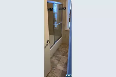 642 Maitland Avenue, Teaneck Township, NJ 07666 - Photo 15