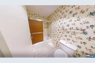 300 Winston 210 #210, Cliffside Park, NJ 07010 - Photo 9