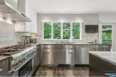 100 Dyer Court, Norwood, NJ 07648 - Photo 9