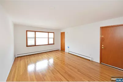 11 Gregory Court, Elmwood Park, NJ 07407 - Photo 5