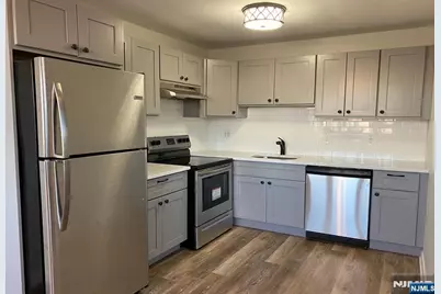 35 Willow Street B4 #B4, Montclair, NJ 07042 - Photo 5