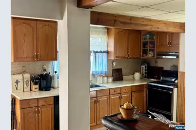 528 Terrace Avenue, Hasbrouck Heights, NJ 07604 - Photo 15