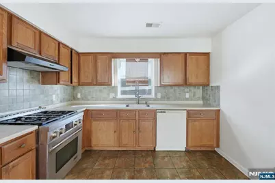 303-305 Runyon Street, Newark, NJ 07108 - Photo 9