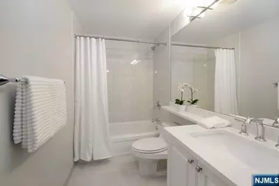 307 Adams Court 307 #307, Edgewater, NJ 07020 - Photo 15