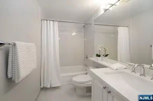 307 Adams Ct 307, Edgewater, NJ 07020 - Photo 15