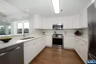 307 Adams Ct 307, Edgewater, NJ 07020 - Photo 3