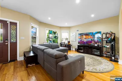 467 Summit Avenue, Hackensack, NJ 07601 - Photo 3