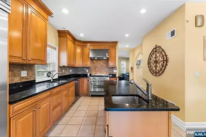 467 Summit Avenue, Hackensack, NJ 07601 - Photo 13