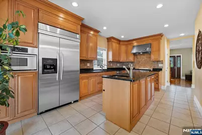 467 Summit Avenue, Hackensack, NJ 07601 - Photo 11