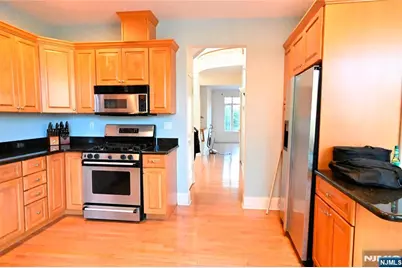 105 Hudson Cove 105 #105, Edgewater, NJ 07020 - Photo 11