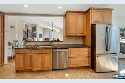 460 New Bridge Road, Bergenfield, NJ 07621 - Photo 19