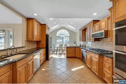 460 New Bridge Road, Bergenfield, NJ 07621 - Photo 17