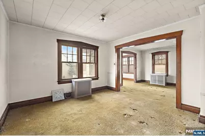 520 Rutherford Avenue, Lyndhurst Township, NJ 07071 - Photo 5