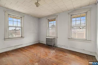 520 Rutherford Avenue, Lyndhurst Township, NJ 07071 - Photo 7