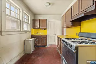 520 Rutherford Ave, Lyndhurst Township, NJ 07071 - Photo 9