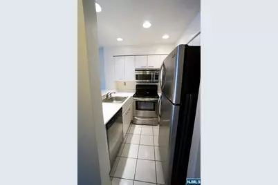 203 Nelson Court O203 #O203, Edgewater, NJ 07020 - Photo 5