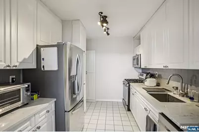 1530 Palisade Avenue 8M #8M, Fort Lee, NJ 07024 - Photo 7