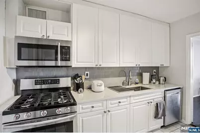 1530 Palisade Avenue 8M #8M, Fort Lee, NJ 07024 - Photo 9