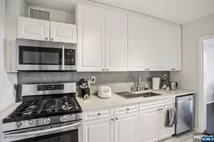 1530 Palisade Ave 8M, Fort Lee, NJ 07024 - Photo 9