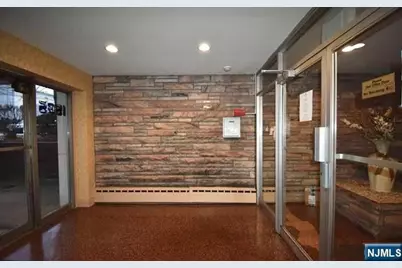 1565 Center Avenue 2F #2F, Fort Lee, NJ 07024 - Photo 13