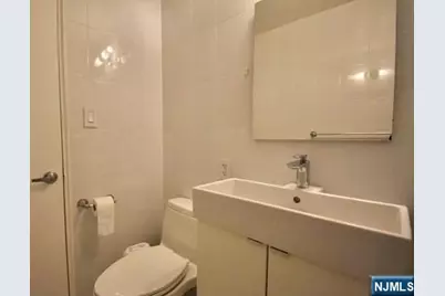 1565 Center Avenue 2F #2F, Fort Lee, NJ 07024 - Photo 5