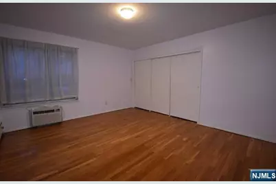 1565 Center Avenue 2F #2F, Fort Lee, NJ 07024 - Photo 3