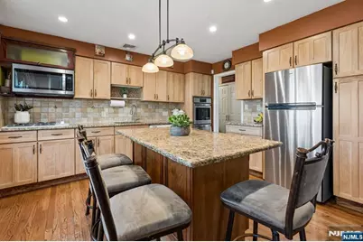 36 Williamsburg Drive, Roseland, NJ 07068 - Photo 3