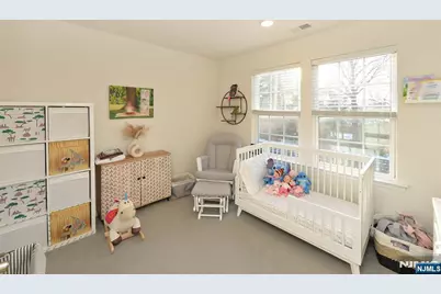 80 Landmark Lane, Fair Lawn, NJ 07410 - Photo 9