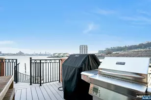 25 Moorings Ln, Edgewater, NJ 07020 - Photo 37