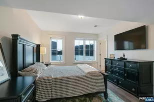 25 Moorings Ln, Edgewater, NJ 07020 - Photo 29
