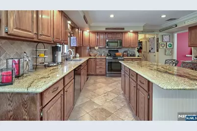 6 Brentwood Court, Wayne, NJ 07470 - Photo 15