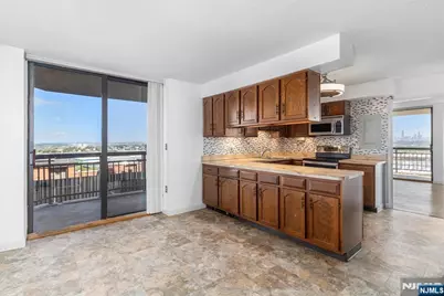 1705 Harmon Cove Tower, Secaucus, NJ 07094 - Photo 5