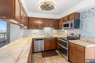 1705 Harmon Cove Tower, Secaucus, NJ 07094 - Photo 9
