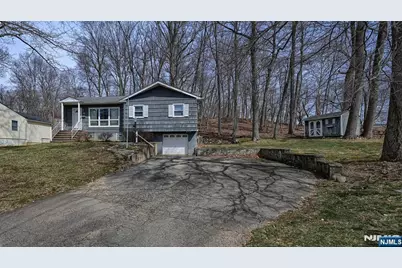 96 E Lions Head, Wayne, NJ 07470 - Photo 3