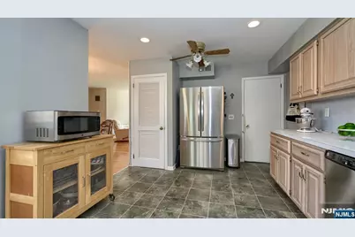 96 E Lions Head, Wayne, NJ 07470 - Photo 9