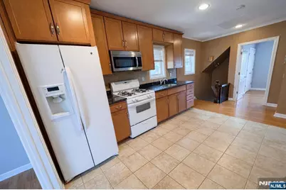 205 Valley Brook Avenue 2 #2, Lyndhurst Township, NJ 07071 - Photo 3