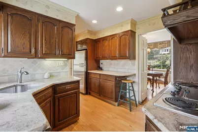 185 Beechwood Road, Ridgewood, NJ 07450 - Photo 13