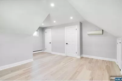 565 Center Street, Wood Ridge, NJ 07075 - Photo 15